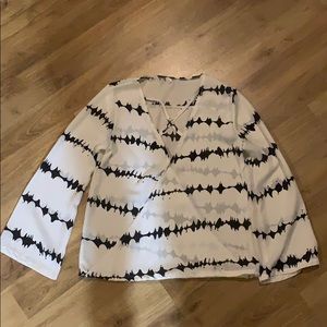 Long-sleeve White/ Black line design Blouse